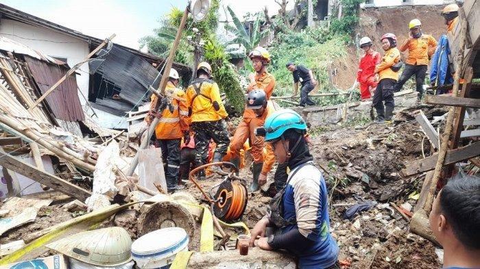 Satu Orang Korban Longsor Gang Barjo Kota Bogor Belum Ditemukan, Pencarian Sementara Dihentikan Satu Orang Korban Longsor Gang Barjo Kota Bogor Belum Ditemukan, Pencarian Sementara Dihentikan
