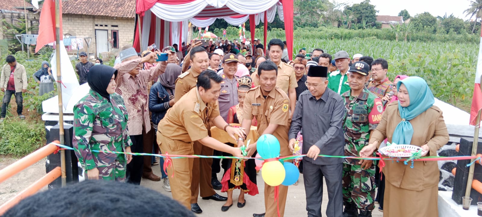 Peresmian Jembatan Dan Jalan Penghubung Desa Cihideung Ilir Dan Neglasari Peresmian Jembatan Dan Jalan Penghubung Desa Cihideung Ilir Dan Neglasari
