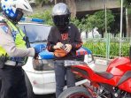 Polisi Ancam Tilang Manual Lagi, Pelat Nomor Kendaraan Atau Dipasang Chip Polisi Ancam Tilang Manual Lagi, Pelat Nomor Kendaraan Atau Dipasang Chip