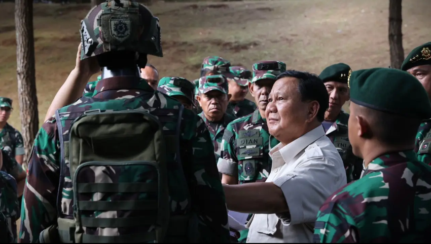Sebelum Diterjunkan ke Papua, Prabowo Beri Wejangan pada Prajurit Kostrad di Bandung Sebelum Diterjunkan ke Papua, Prabowo Beri Wejangan pada Prajurit Kostrad di Bandung