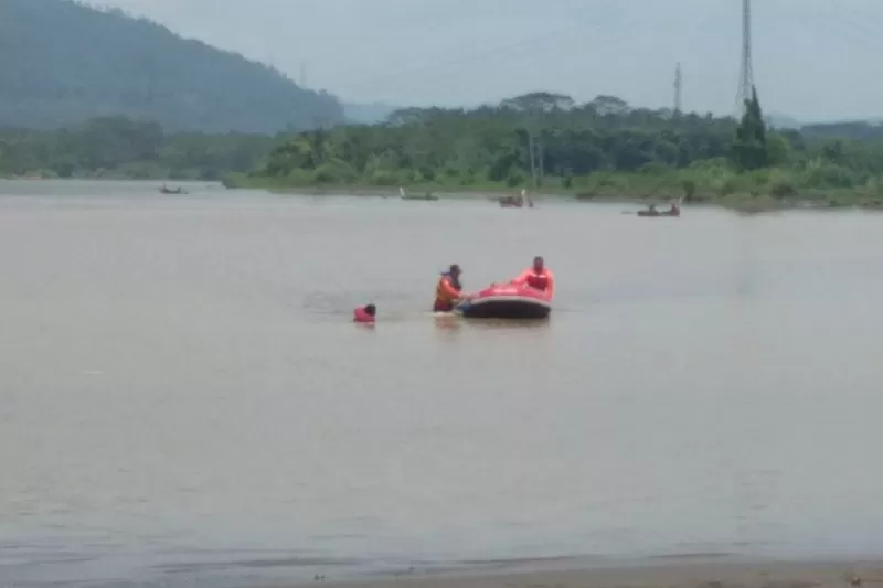 Tim SAR Sukabumi sisir sungai Cimandiri cari 2 bocah tenggelam