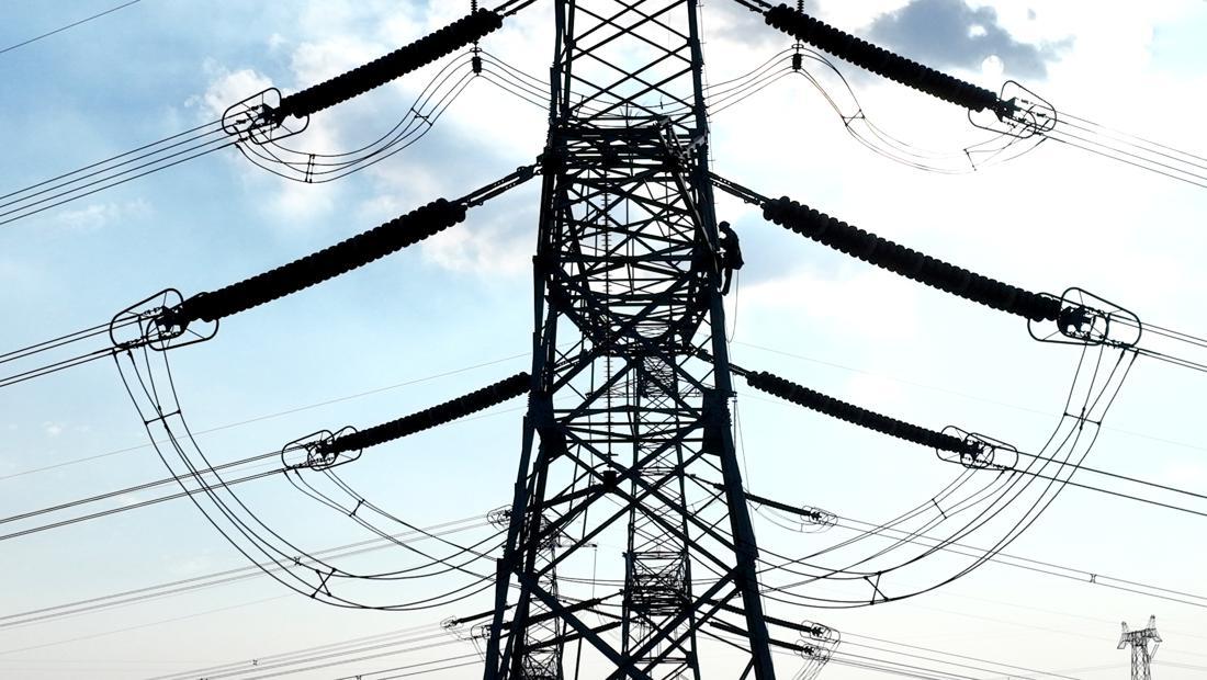 Diduga Hendak Bunuh Diri, Pria Di Bogor Panjat Tower SUTET 30 Meter Diduga Hendak Bunuh Diri, Pria Di Bogor Panjat Tower SUTET 30 Meter