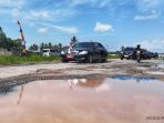 Jokowi Lintasi Jalan Rusak Di Lampung: Melaju Pelan Dengan Mobil Kepresidenan Jokowi Lintasi Jalan Rusak Di Lampung: Melaju Pelan Dengan Mobil Kepresidenan
