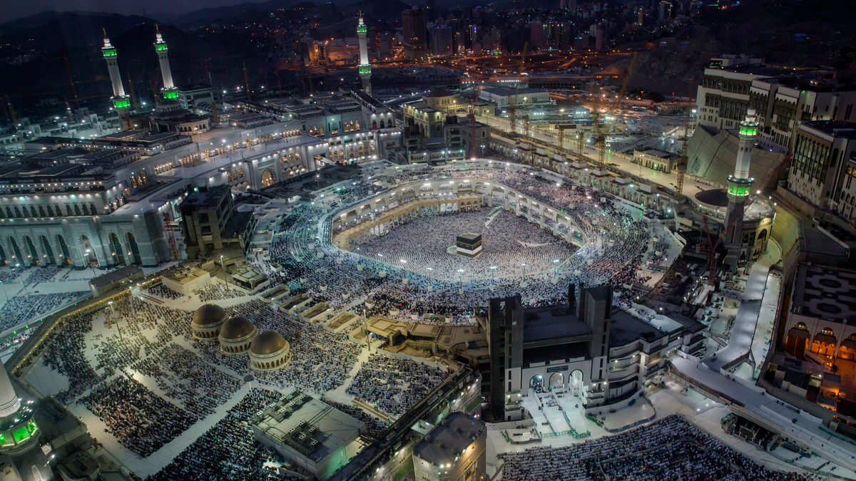 Mengapa Dilarang Bawa Jimat Saat Beribadah Haji? Mengapa Dilarang Bawa Jimat Saat Beribadah Haji?