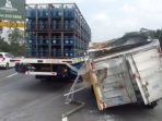Pecah Ban, Mobil Boks dan Truk Galon Kecelakaan di Tol Jagorawi