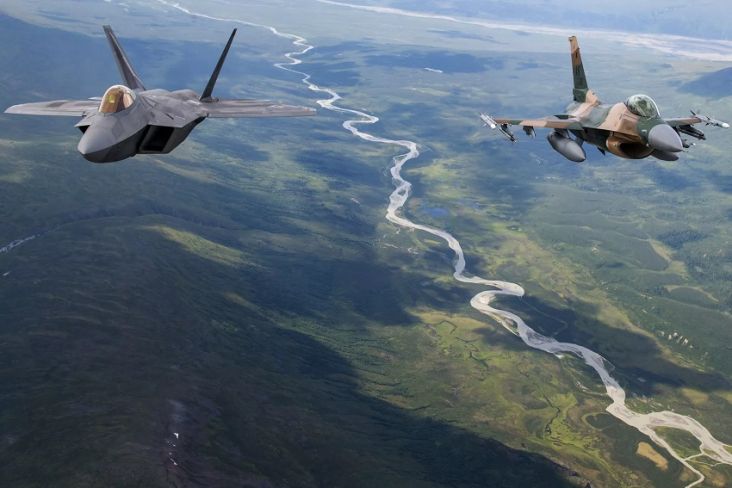 Seteru di Laut Hitam Memanas, Jet Siluman F-22 AS Latihan Tempur di Dekat Rusia Seteru di Laut Hitam Memanas, Jet Siluman F-22 AS Latihan Tempur di Dekat Rusia