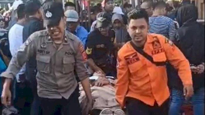Tragedi di Alun-alun Sumedang, Ratusan Penonton Karnaval Pingsan Setelah Berdesakan Tragedi di Alun-alun Sumedang, Ratusan Penonton Karnaval Pingsan Setelah Berdesakan