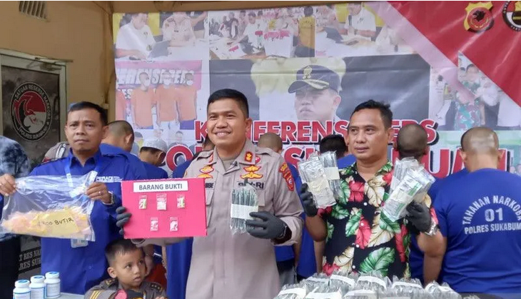 Polres Sukabumi menyita puluhan ribu butir obat keras ilegal Polres Sukabumi menyita puluhan ribu butir obat keras ilegal