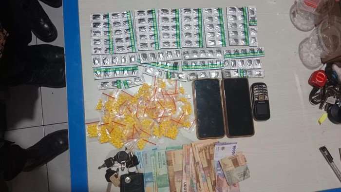 Polisi Gagalkan Peredaran Ribuan Butir Obat Terlarang di Indramayu Polisi Gagalkan Peredaran Ribuan Butir Obat Terlarang di Indramayu