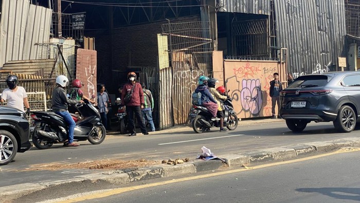 Pemotor Tewas Terpental gegara Jalan Raya Bogor Depok Bergelombang Pemotor Tewas Terpental gegara Jalan Raya Bogor Depok Bergelombang