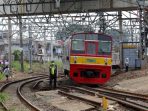 Dua Stasiun Alami Gangguan, KRL Rute Bogor-Jakarta Terhambat Dua Stasiun Alami Gangguan, KRL Rute Bogor-Jakarta Terhambat
