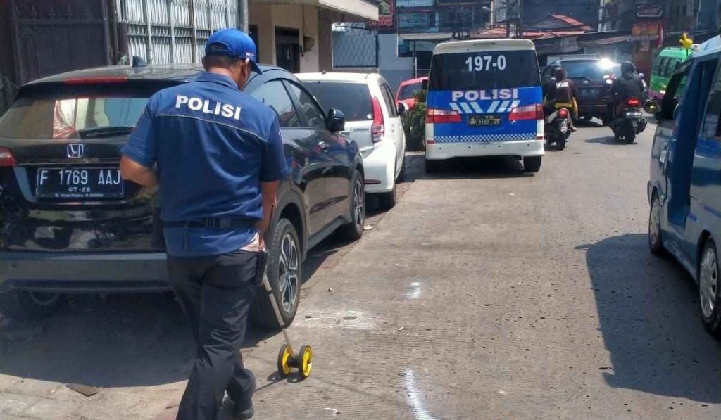 Gagal Nyalip, Pengendara Motor CB150R Tewas Terjatuh di Jalan Raya Empang Gagal Nyalip, Pengendara Motor CB150R Tewas Terjatuh di Jalan Raya Empang