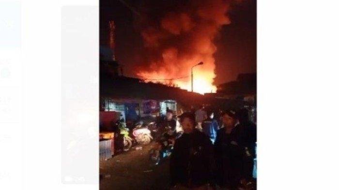 Pasar Leuwiliang Kabupaten Bogor Terbakar, Lebih Dari 100 Kios Hangus Pasar Leuwiliang Kabupaten Bogor Terbakar, Lebih Dari 100 Kios Hangus