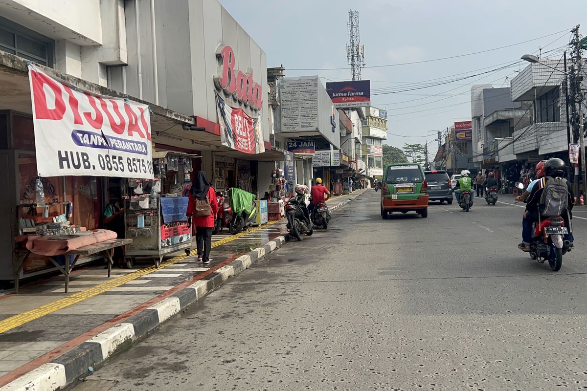 Satpol PP Kota Bogor Klaim Sudah Imbau PKL agar Tak Berjualan di Trotoar Jalan Merdeka Satpol PP Kota Bogor Klaim Sudah Imbau PKL agar Tak Berjualan di Trotoar Jalan Merdeka