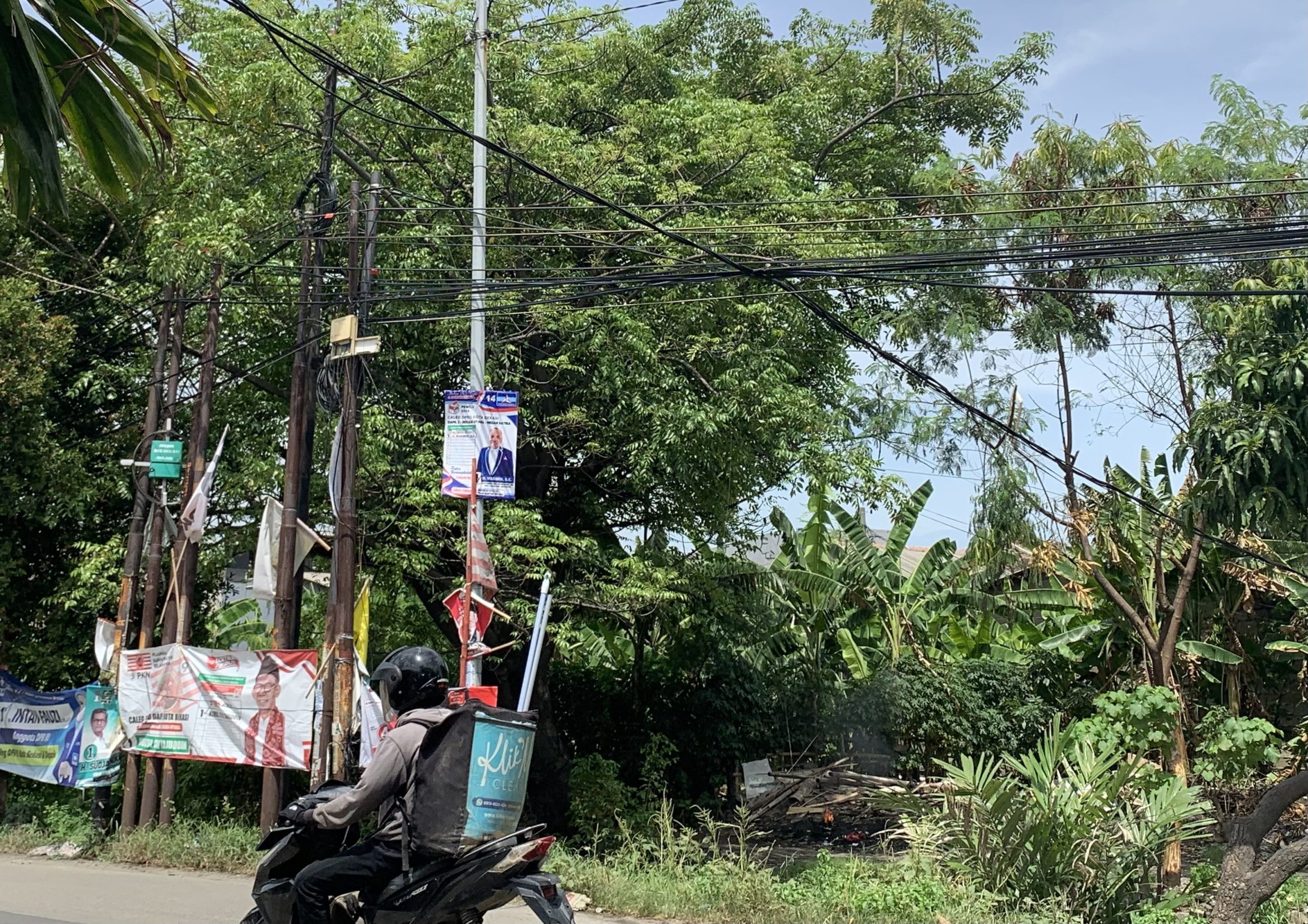 Kabel Yang Jerat Leher Pengendara Motor Di Bekasi Diduga Milik Provider Internet Kabel Yang Jerat Leher Pengendara Motor Di Bekasi Diduga Milik Provider Internet