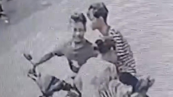 Raja Tega! Pria di Depok Rampas Kalung Nenek 70 Tahun Jalan Bertongkat Raja Tega! Pria di Depok Rampas Kalung Nenek 70 Tahun Jalan Bertongkat