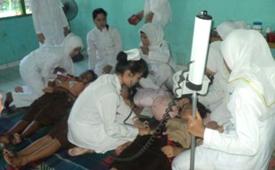 Kelelahan Antre Beras 2,5 Jam, Ibu Rumah Tangga Di Bandung Pingsan Kelelahan Antre Beras 2,5 Jam, Ibu Rumah Tangga Di Bandung Pingsan