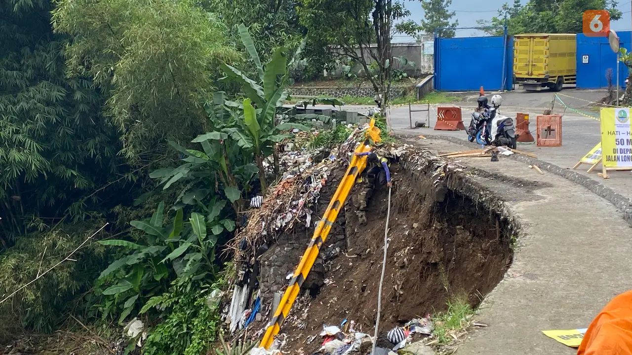 Warga Waswas Jalan Longsor di Wilayah Kota Sukabumi Tak Kunjung Diperbaiki
