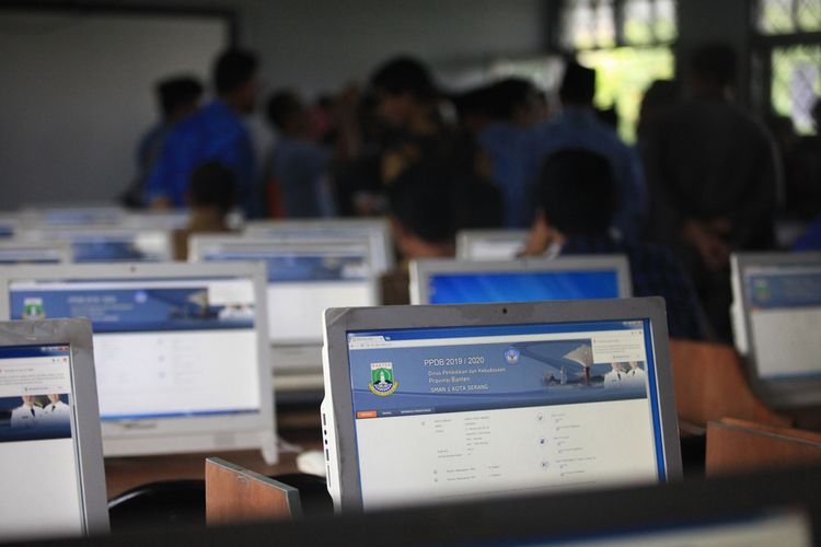 Server PPDB Jabar “Down”, Calon Siswa Bisa Daftar lewat Operator Sekolah Tujuan Server PPDB Jabar “Down”, Calon Siswa Bisa Daftar lewat Operator Sekolah Tujuan