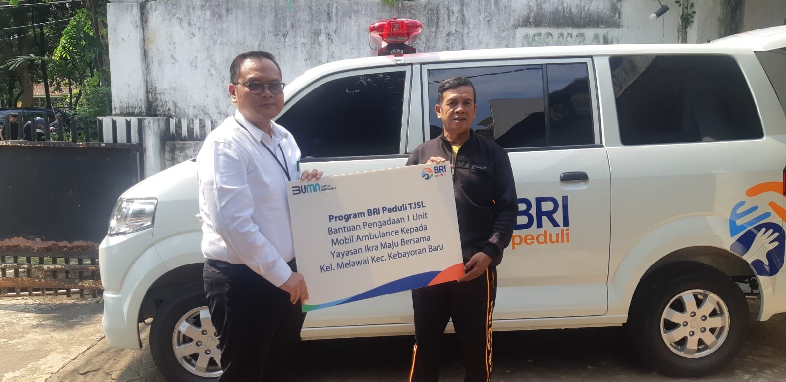 Yayasan “Ikra Maju Bersama Terima CSR dari Bank BRI Kebayoran Baru” Berupa Satu Unit Ambulans Yayasan “Ikra Maju Bersama Terima CSR dari Bank BRI Kebayoran Baru” Berupa Satu Unit Ambulans