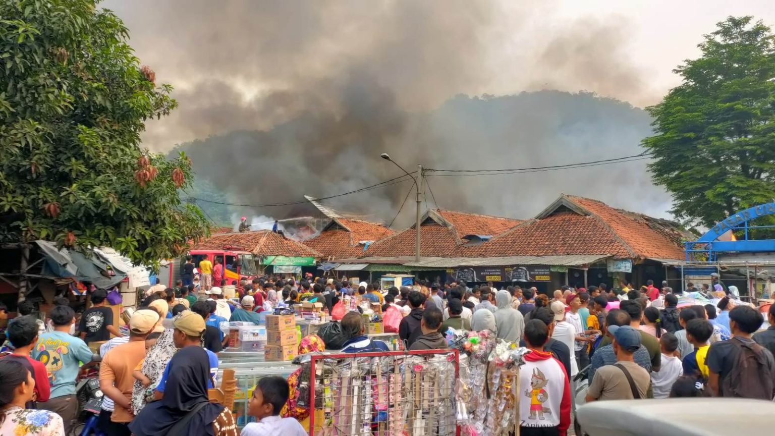 Pasar Ciampea Indah Kebakaran, Pedagang dan Warga Berhamburan Pasar Ciampea Indah Kebakaran, Pedagang dan Warga Berhamburan