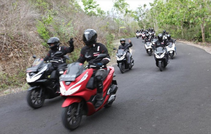 Awas Blong di Turunan! Begini Cara Ngerem Motor Matic yang Benar Awas Blong di Turunan! Begini Cara Ngerem Motor Matic yang Benar