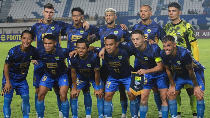 Persib Bandung Juara Paruh Musim Liga 1 2024/2025 Persib Bandung Juara Paruh Musim Liga 1 2024/2025