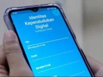 Sekarang Bisa Pakai HP, Ini Cara Mudah Cek KTP dan KK Online Sekarang Bisa Pakai HP, Ini Cara Mudah Cek KTP dan KK Online