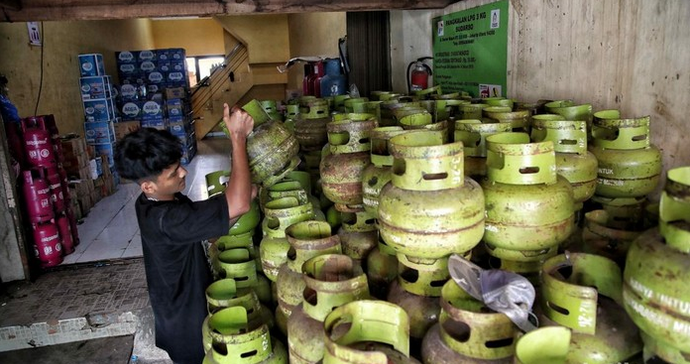Prabowo Instruksikan Menteri ESDM Aktifkan Lagi Pengecer LPG 3 Kg Prabowo Instruksikan Menteri ESDM Aktifkan Lagi Pengecer LPG 3 Kg