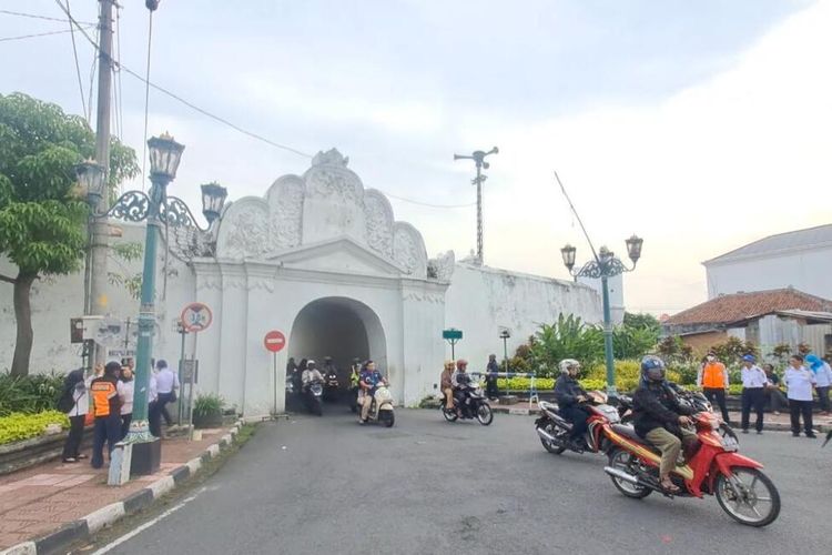 Plengkung Gading: Kisah Gerbang Suci yang Sekarang Tutup Total Plengkung Gading: Kisah Gerbang Suci yang Sekarang Tutup Total