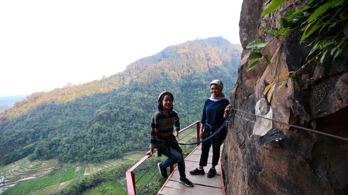 Berada di Kaki Gunung Merbabu: Temukan wahana ekstrem untuk memacu adrenalin Anda! Berada di Kaki Gunung Merbabu: Temukan wahana ekstrem untuk memacu adrenalin Anda!