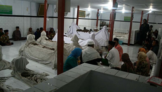 Rangkaian 6 Tempat Ziarah Agama Terbaik di Pulau Jawa Rangkaian 6 Tempat Ziarah Agama Terbaik di Pulau Jawa