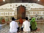 Keajaiban Ziarah: Explorasi Beragam Tujuan Wisata Religi di Jawa Barat dari Makam Wali Songo sampai Masjid Tertua Keajaiban Ziarah: Explorasi Beragam Tujuan Wisata Religi di Jawa Barat dari Makam Wali Songo sampai Masjid Tertua