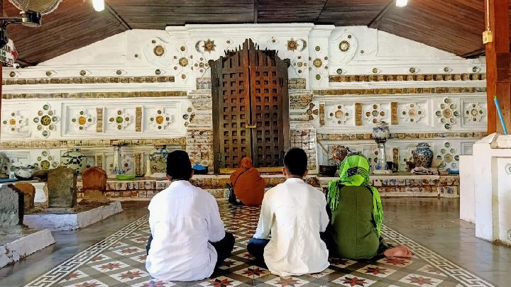Keajaiban Ziarah: Explorasi Beragam Tujuan Wisata Religi di Jawa Barat dari Makam Wali Songo sampai Masjid Tertua Keajaiban Ziarah: Explorasi Beragam Tujuan Wisata Religi di Jawa Barat dari Makam Wali Songo sampai Masjid Tertua