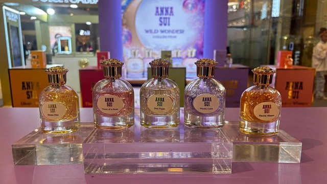 Sambut Ultahnya yang Ke-25, Anna Sui Fragrance Rilis Parfum Bergaya Floralunik Sambut Ultahnya yang Ke-25, Anna Sui Fragrance Rilis Parfum Bergaya Floralunik