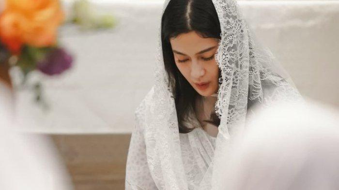 Ultah Dian Sastro Jatuh pada Hari Nuzulul Qur’an, Ia Memilih Gelarkan Acara Pengajian Bareng Anak Yatim Ultah Dian Sastro Jatuh pada Hari Nuzulul Qur’an, Ia Memilih Gelarkan Acara Pengajian Bareng Anak Yatim