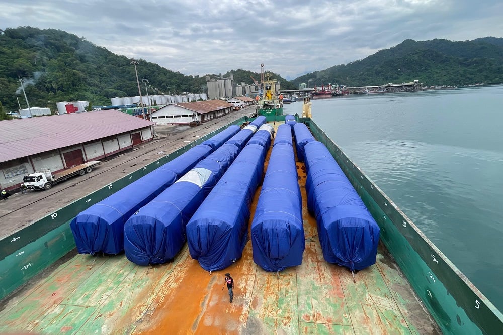 12 Kereta Anyar Tiba di Pelabuhan Teluk Bayur Padang 12 Kereta Anyar Tiba di Pelabuhan Teluk Bayur Padang