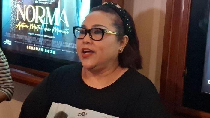 Buang Banyak Uang Menafkati Keluarga di Solo, Nunung Ceritakan Peringatan dari Tarzan Srimulat Buang Banyak Uang Menafkati Keluarga di Solo, Nunung Ceritakan Peringatan dari Tarzan Srimulat