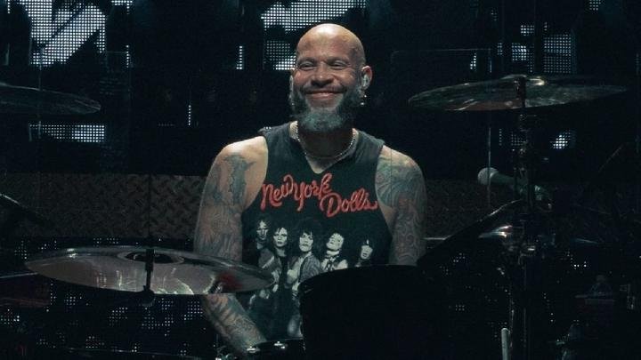 Frank Ferrer Keluar dari Guns N’ Roses Setelah 19 Tahun Sebagai Drummer Frank Ferrer Keluar dari Guns N’ Roses Setelah 19 Tahun Sebagai Drummer