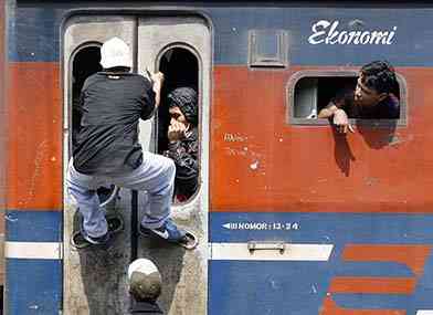 Mudik Kereta: Perjalanan dari Masa Lalu hingga Sekarang Mudik Kereta: Perjalanan dari Masa Lalu hingga Sekarang