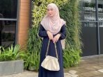 Warna Jilbab yang Serasi untuk Gamis Navy: Lihat 8 Rekomendasinya! Warna Jilbab yang Serasi untuk Gamis Navy: Lihat 8 Rekomendasinya!