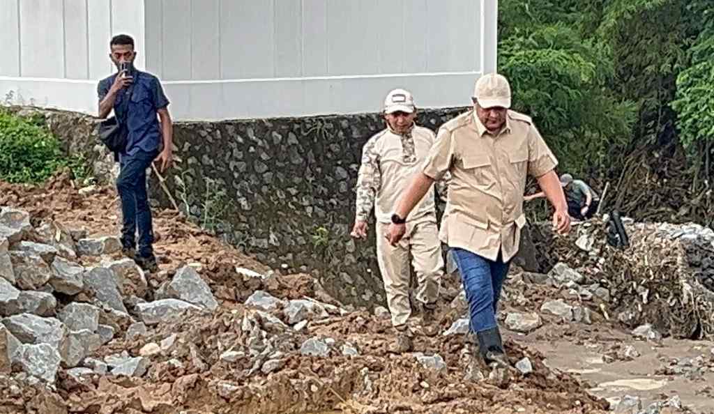 Cek Penyebab Banjir Bupati Bogor Rudy Susmanto Susuri Sungai di Cijayanti Cek Penyebab Banjir Bupati Bogor Rudy Susmanto Susuri Sungai di Cijayanti