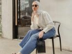 15 Gaya OOTD Jilbab Putih dan Celana Jeans, Stylish Secara Sederhana! 15 Gaya OOTD Jilbab Putih dan Celana Jeans, Stylish Secara Sederhana!
