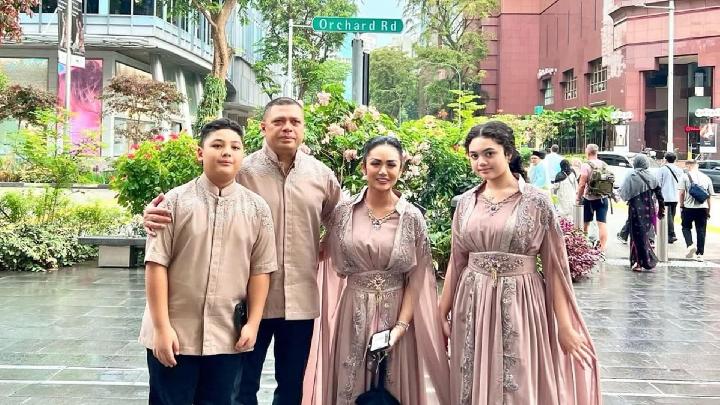 Artis Indonesia Raya Lebaran di Berbagai Penjuru Dunia Artis Indonesia Raya Lebaran di Berbagai Penjuru Dunia