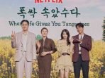 Mengapa Drama “When Life Gives You Tangerines” Sukses Memikat Hati Tanpa Plot Twist atau Konflik Berat? Mengapa Drama “When Life Gives You Tangerines” Sukses Memikat Hati Tanpa Plot Twist atau Konflik Berat?