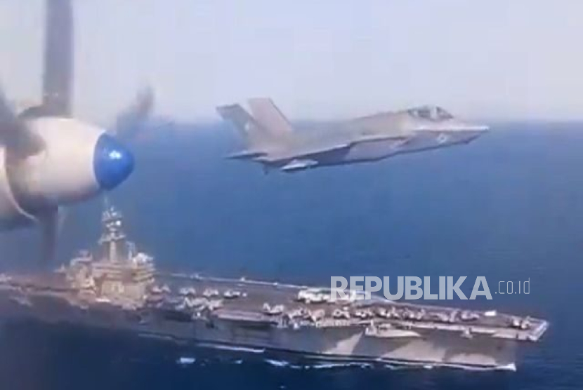 F-35C Navy Jets Amerika Jaga Il-38N Rusia di Atas Samudera Pasifik F-35C Navy Jets Amerika Jaga Il-38N Rusia di Atas Samudera Pasifik