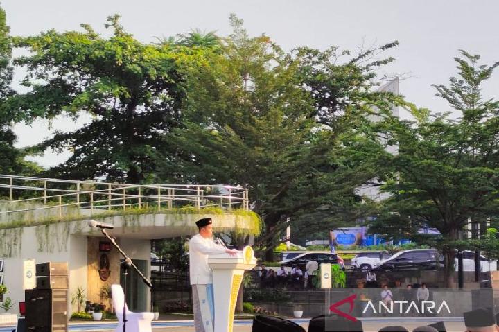 Berdesak demi Menyapa Gubernur Dedi Mulyadi, 6 Jamaah Salat Id di Lapangan Gasibu Bandung Hilang Tas Berdesak demi Menyapa Gubernur Dedi Mulyadi, 6 Jamaah Salat Id di Lapangan Gasibu Bandung Hilang Tas