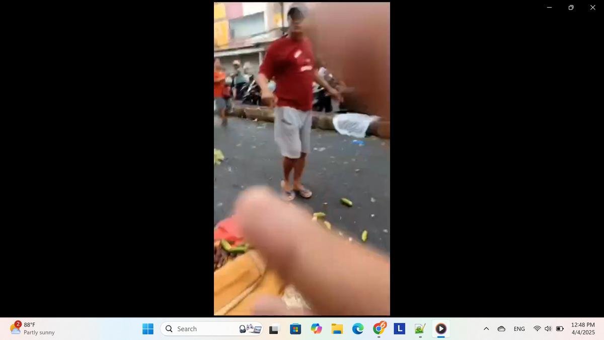 Emak-Emak Pedagang Sayur Di Bekasi Diamuk Preman, Kini Diciduk Polisi Emak-Emak Pedagang Sayur Di Bekasi Diamuk Preman, Kini Diciduk Polisi