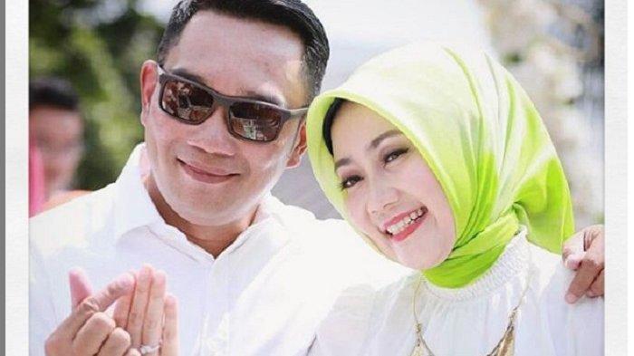 Momen Ridwan Kamil dan Atalia Praratya Datang Sendiri-sendiri dan Saling Cuek Jelang Salat Id Momen Ridwan Kamil dan Atalia Praratya Datang Sendiri-sendiri dan Saling Cuek Jelang Salat Id