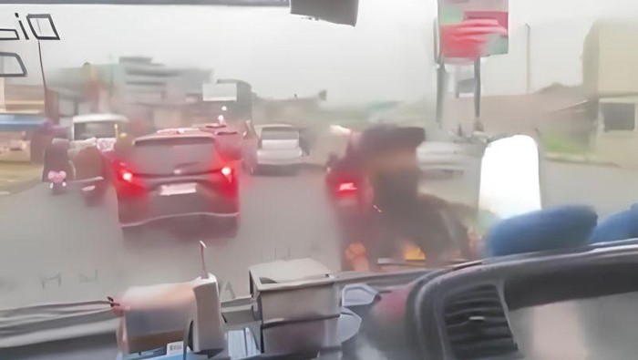 Viral Petugas Disebut Patahkan Spion Sopir Truk, Ini Kata Dishub Tangerang Viral Petugas Disebut Patahkan Spion Sopir Truk, Ini Kata Dishub Tangerang